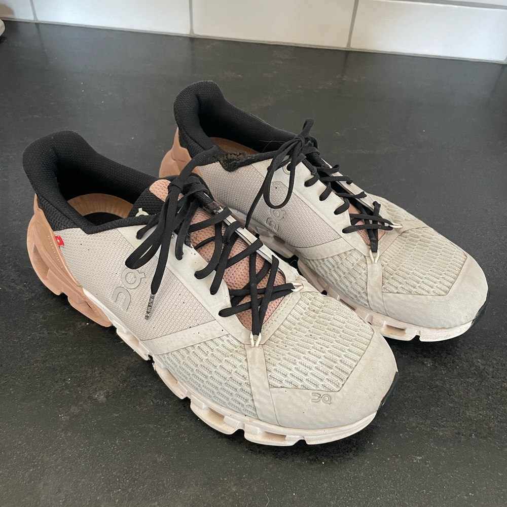 Women’s 8 On Cloudflyer 3.0 Glacier Rosebrown Running Sneakers